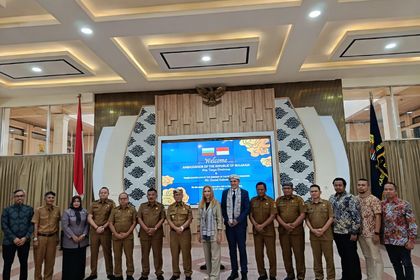 Среща на посланика на Република България в Индонезия д-р Таня Димитрова с регента на Чиребон